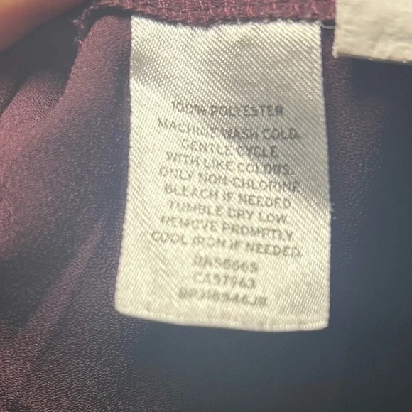 Frenchi women’s blouse,
Pretty deep maroon color
Size medium
100% polyester - Picture 3 of 3